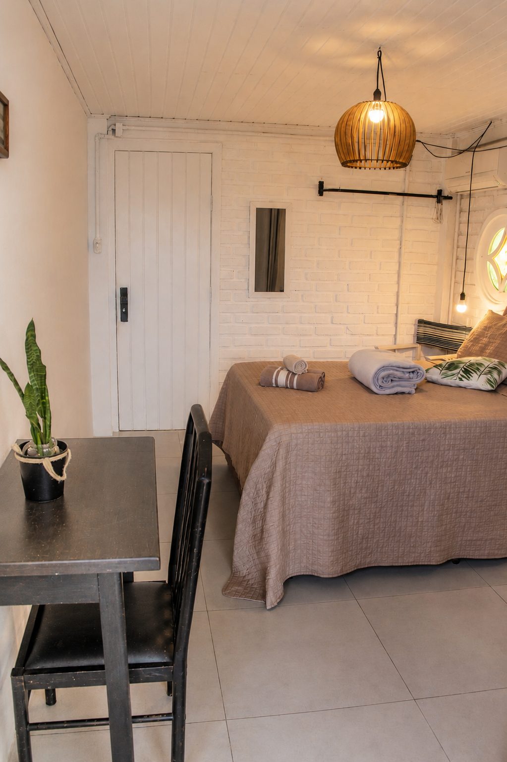 Detalhe do quarto 002