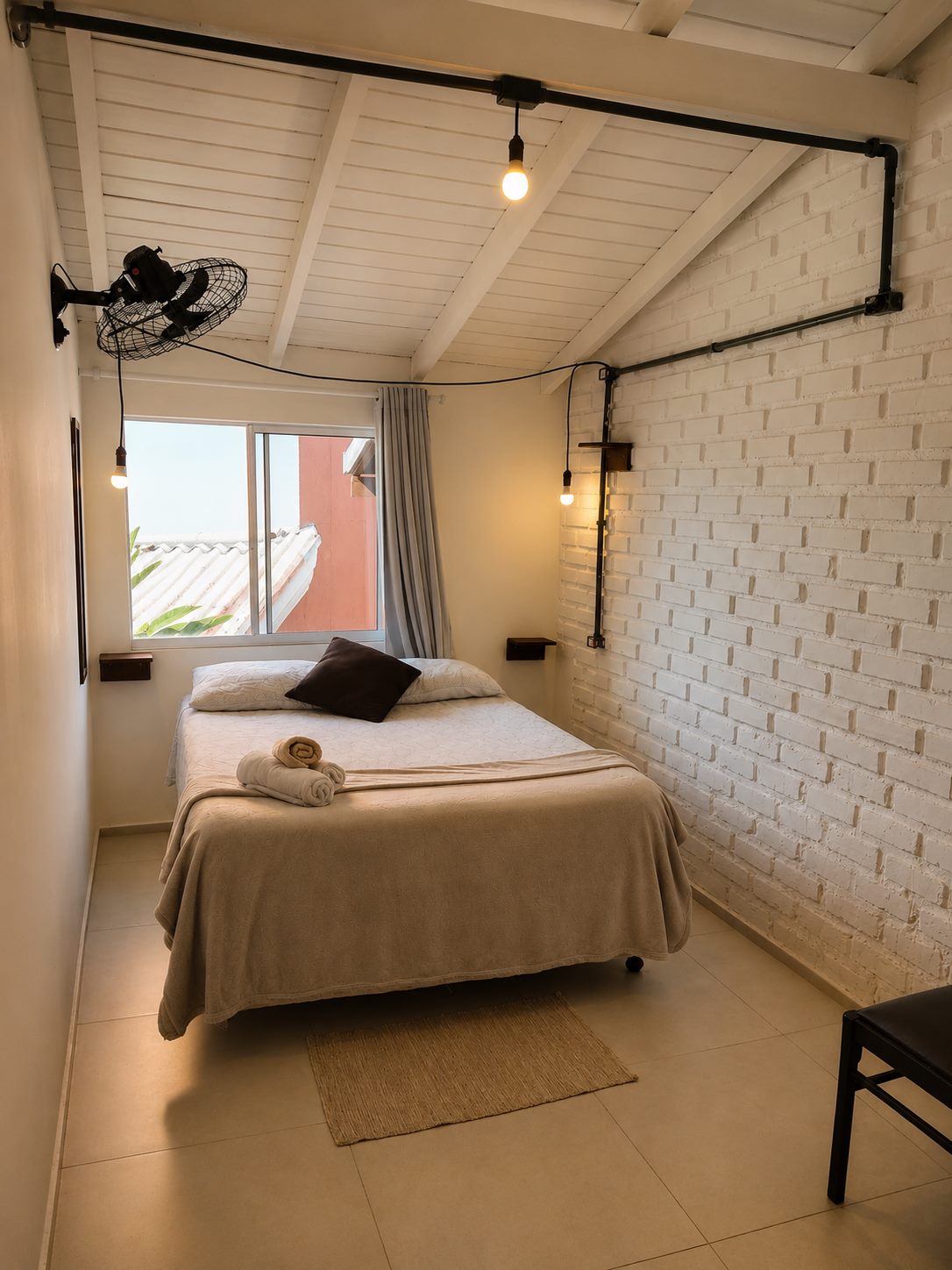 Quarto 203 — cama de casal, alternativa econômica no segundo andar